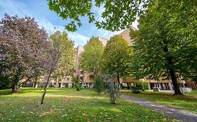 Le Cinque Rose Airport Apartment